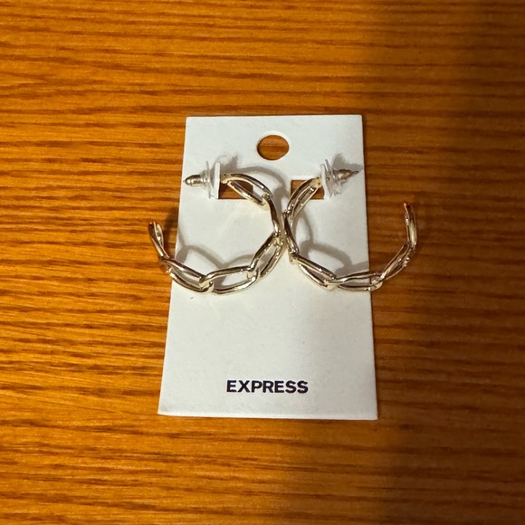 Express Half Hoop Earrings with Oval Pattern - Picture 4 of 5